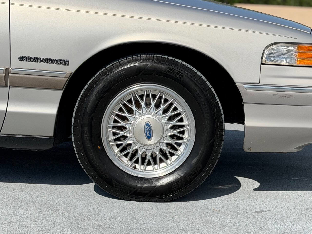 Used 1992 Ford Crown Victoria LX RWD image 20