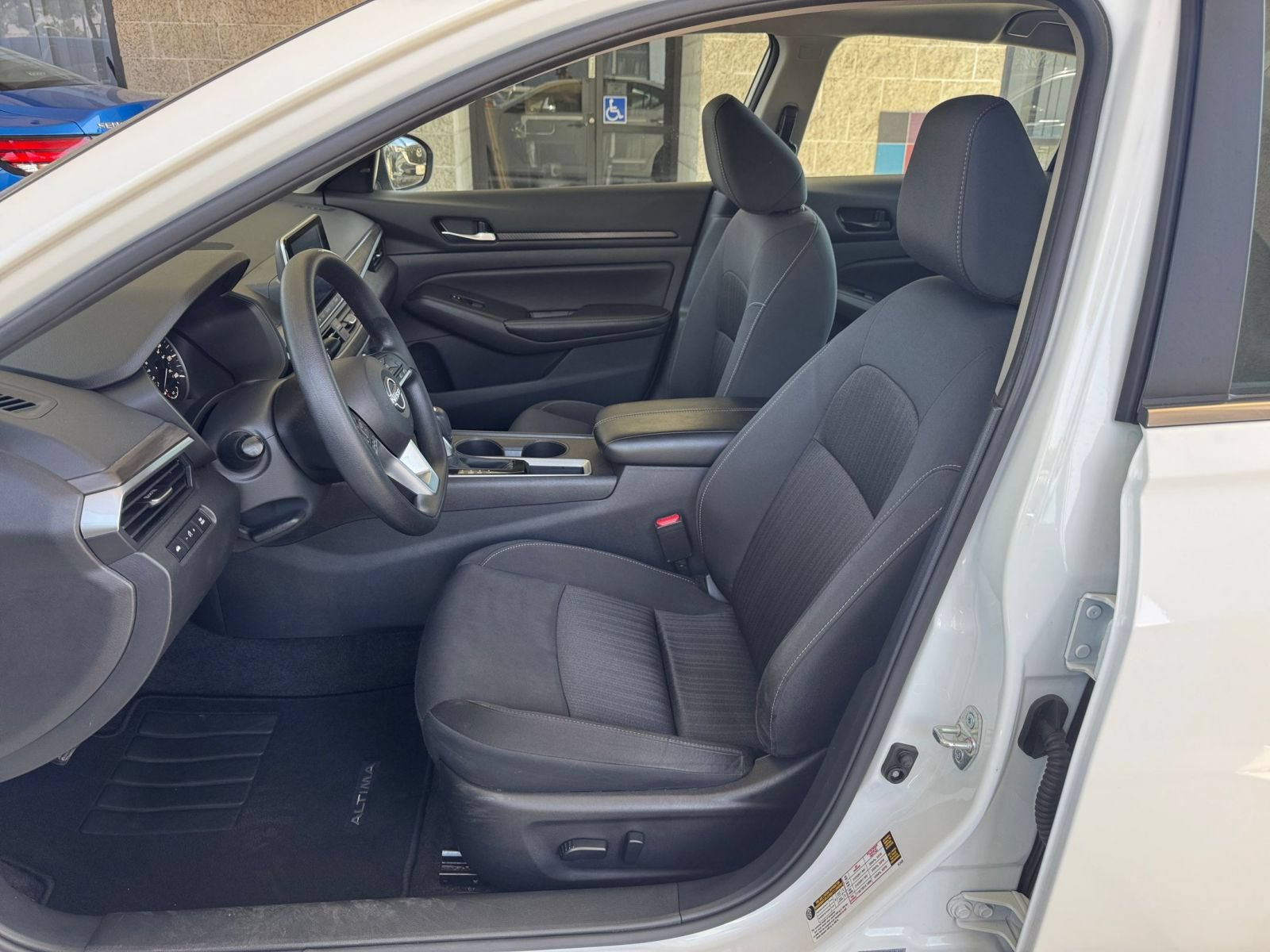 Used 2025 Nissan Altima 2.5 SV FWD image 26