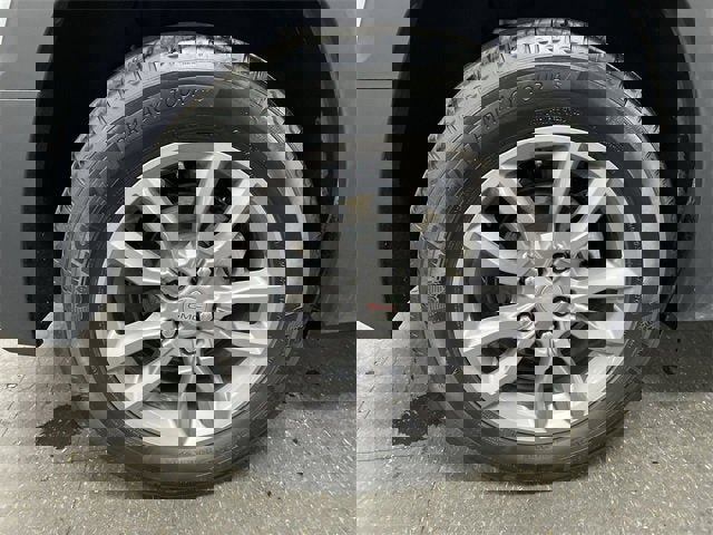 Certified 2024 GMC Terrain SLT image 32