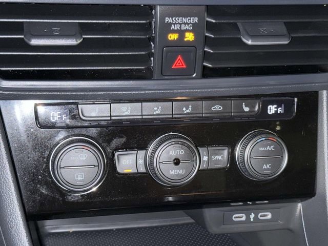 Used 2024 Volkswagen Jetta SE w/ Panoramic Sunroof Package image 24
