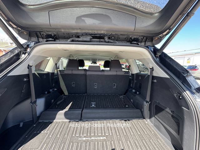 Used 2022 Toyota Highlander LE AWD/4WD image 19