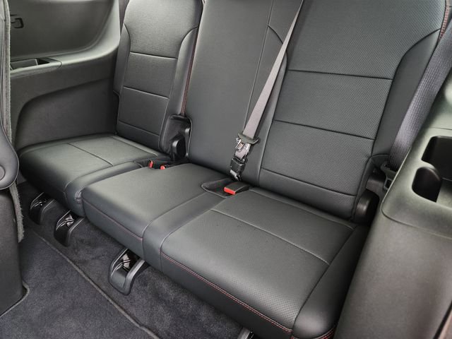 Used 2025 Chevrolet Traverse RS image 33