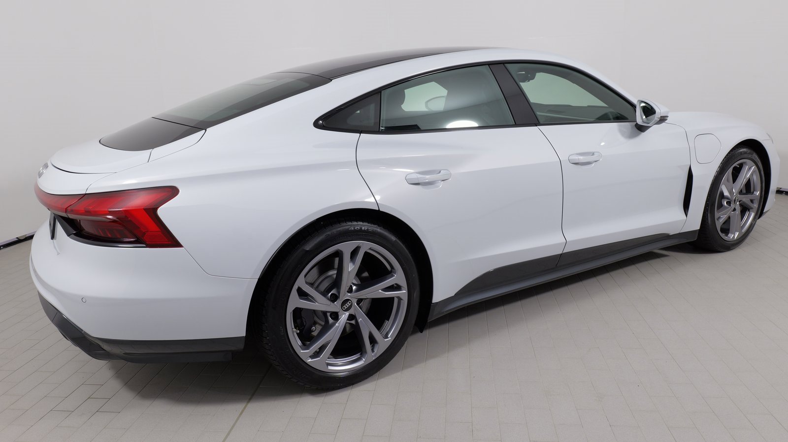 Used 2023 Audi e-tron GT Premium Plus image 12