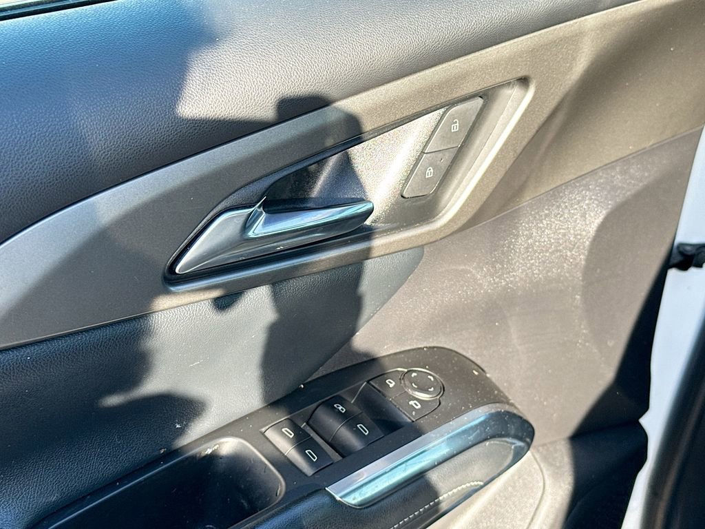 Used 2025 Chevrolet Traverse LT w/ Sun and Wheel Package image 17