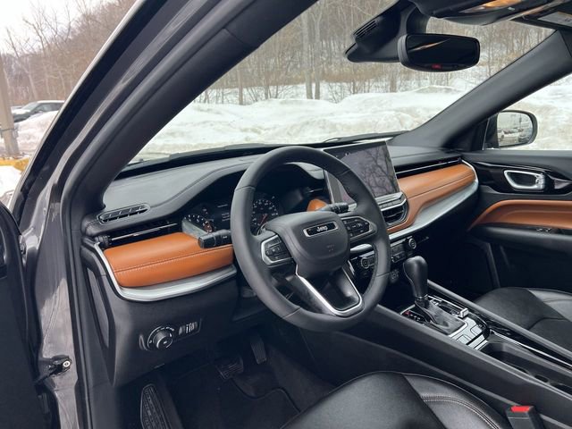 Used 2024 Jeep Compass Limited image 10