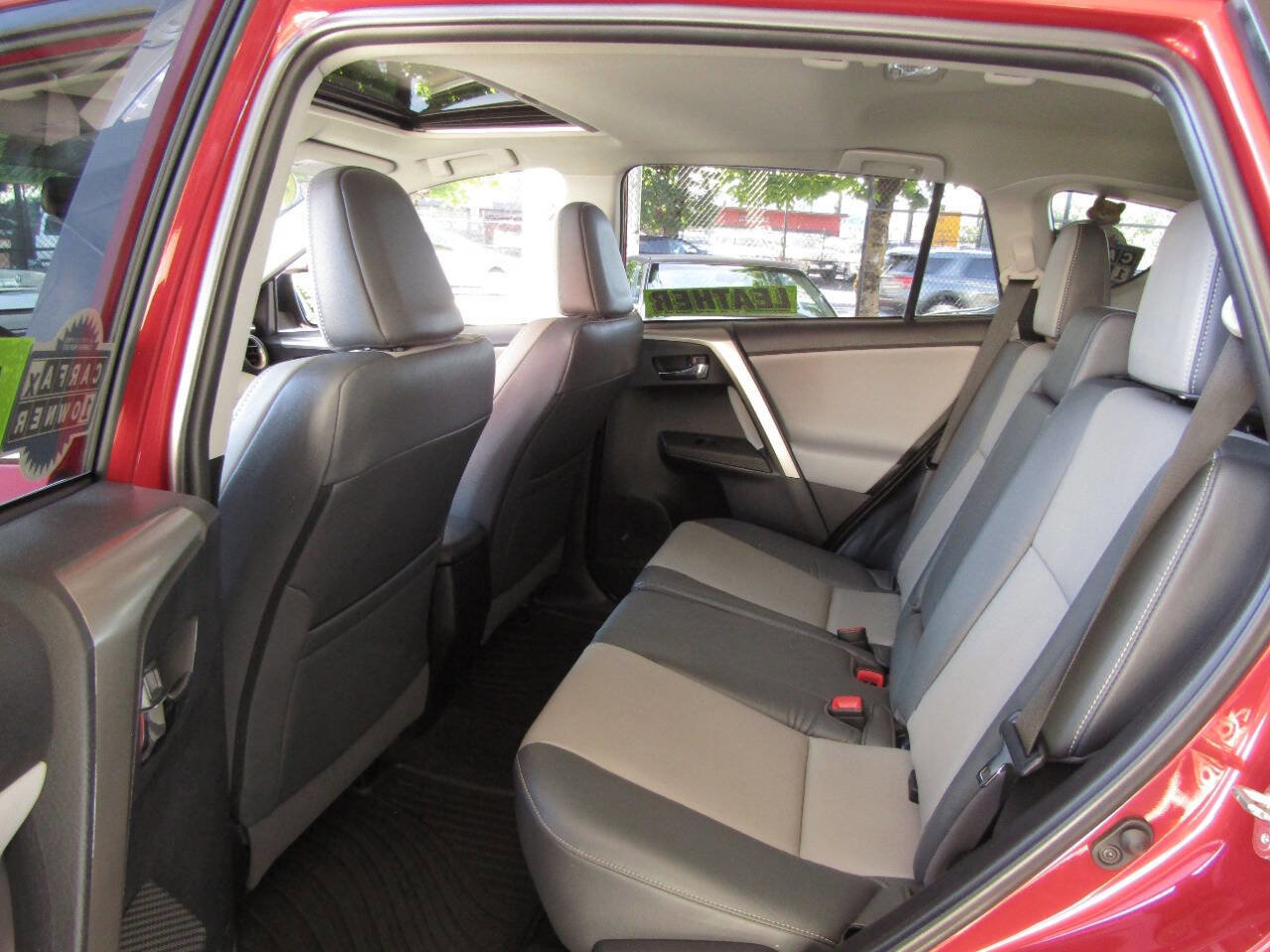 Used 2015 Toyota RAV4 Limited image 23