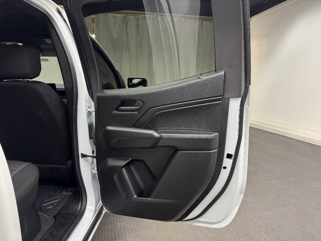 Used 2025 Chevrolet Colorado Trail Boss w/ Midnight Edition AWD/4WD image 14