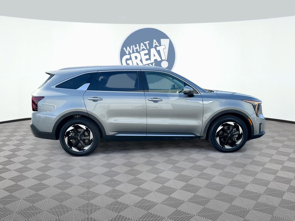 Certified 2025 Kia Sorento EX w/ EX Panoramic Sunroof Package image 4