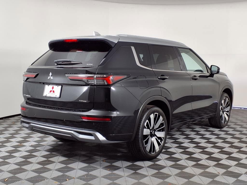 Used 2025 Mitsubishi Outlander AWD image 26