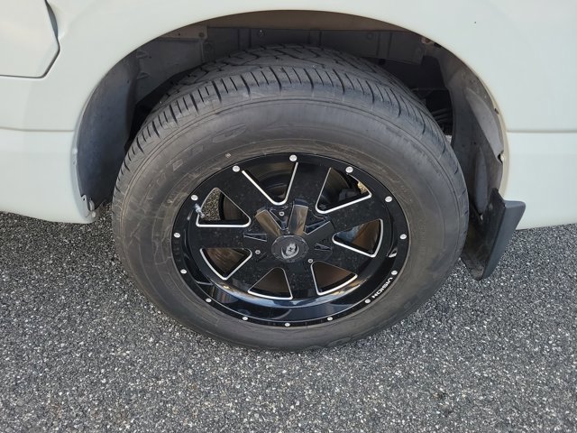 Used 2017 Nissan Titan SV image 6