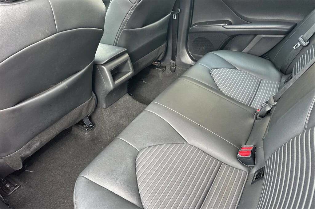 Used 2024 Toyota Camry SE image 12