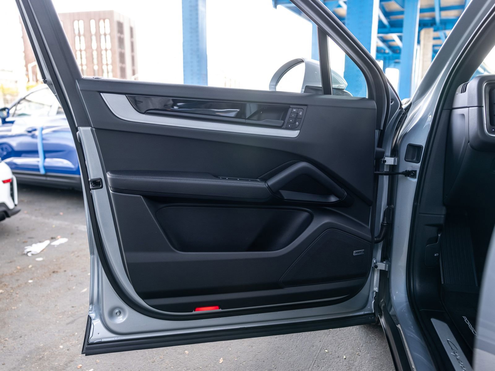 Certified 2025 Porsche Cayenne image 33