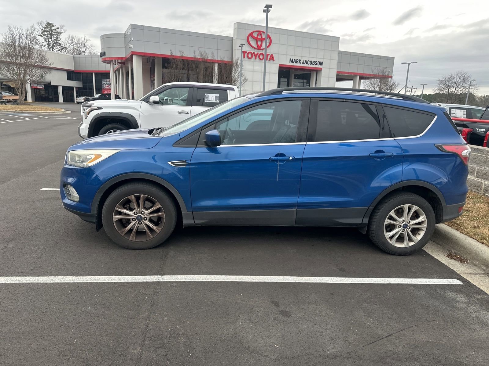 Used 2017 Ford Escape SE w/ SE Leather Comfort Package image 10