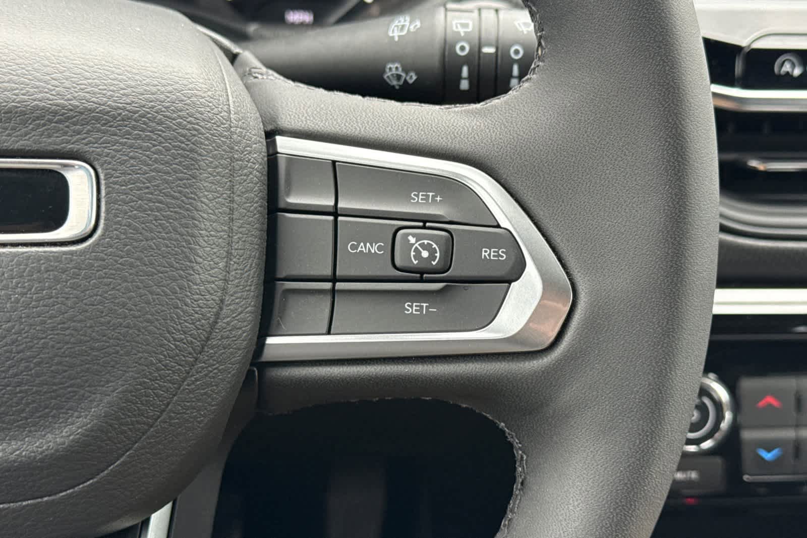 Used 2025 Jeep Compass Latitude w/ Altitude Special Edition AWD/4WD image 27