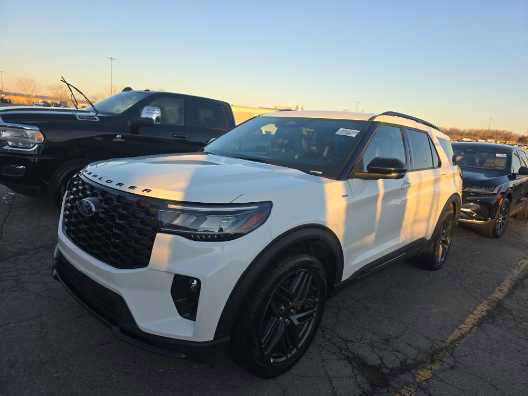 Used 2025 Ford Explorer ST-Line w/ Premium Package image 2