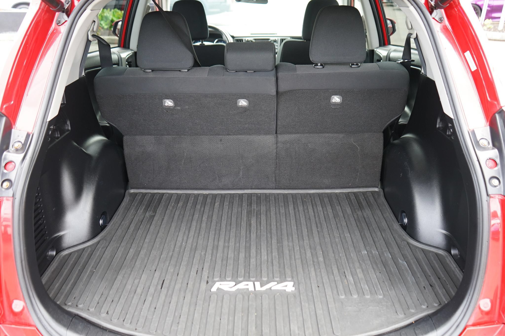 Used 2016 Toyota RAV4 XLE AWD/4WD image 5