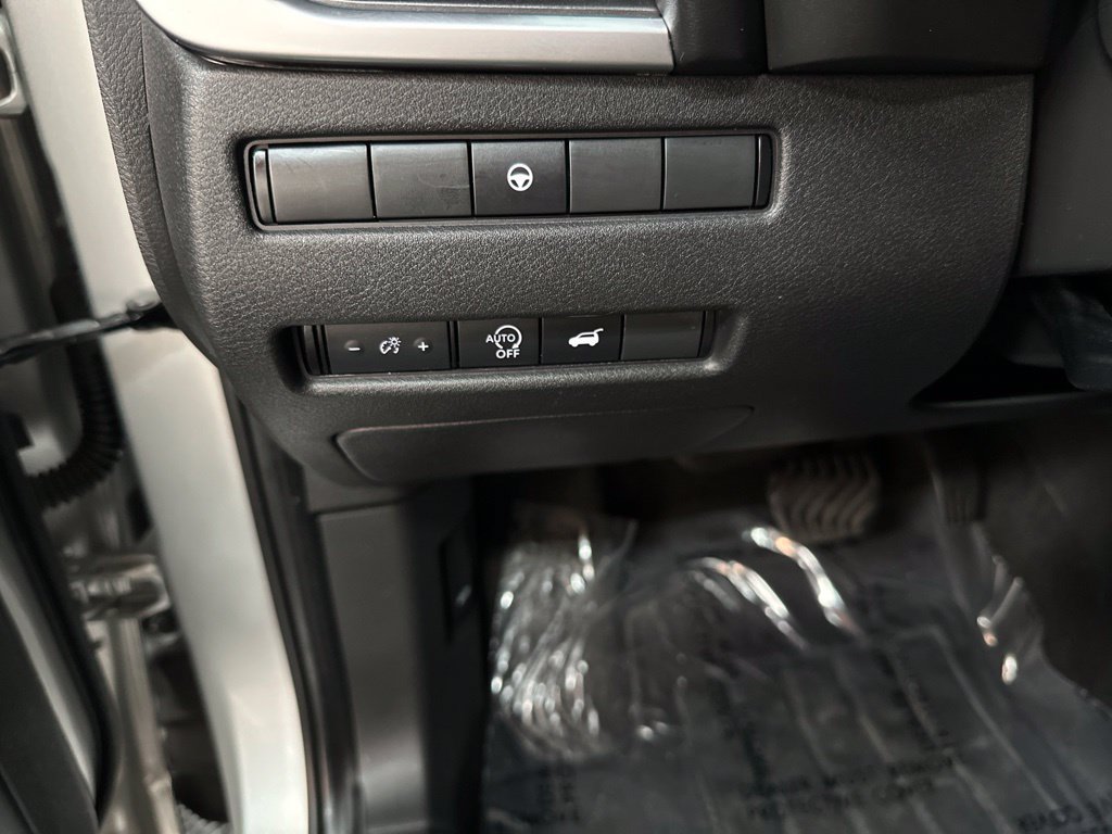 Used 2025 Nissan Rogue SV AWD/4WD image 32