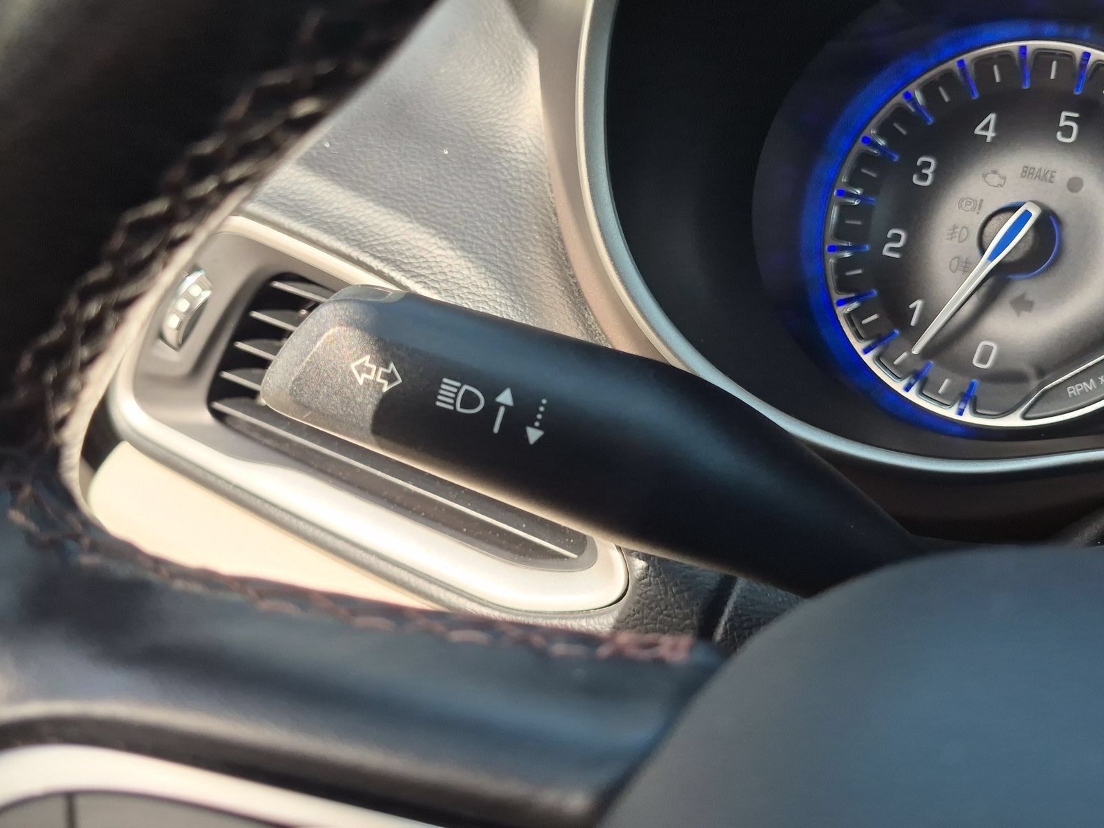 Used 2019 Chrysler Pacifica Touring-L FWD image 27