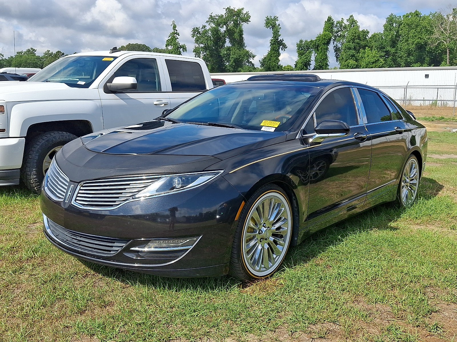 Used 2013 Lincoln MKZ FWD image 3