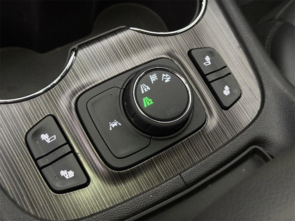 Used 2023 GMC Acadia SLT w/ Elevation Edition image 15