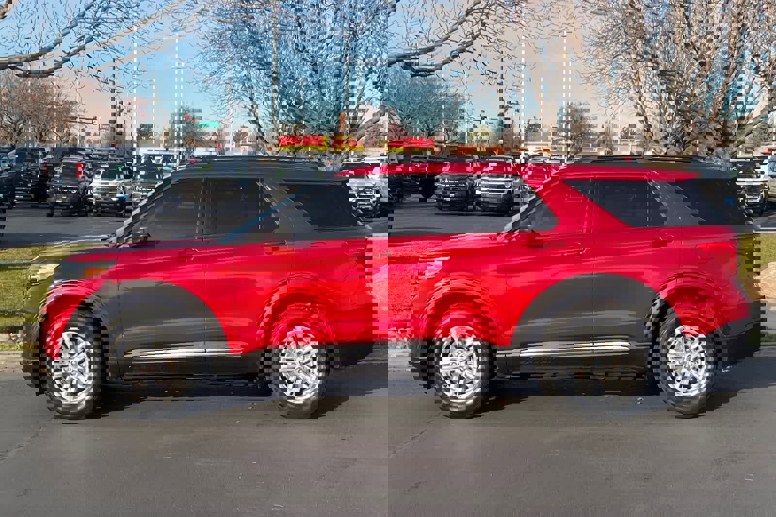 Certified 2020 Ford Explorer XLT w/ Equipment Group 202A image 5