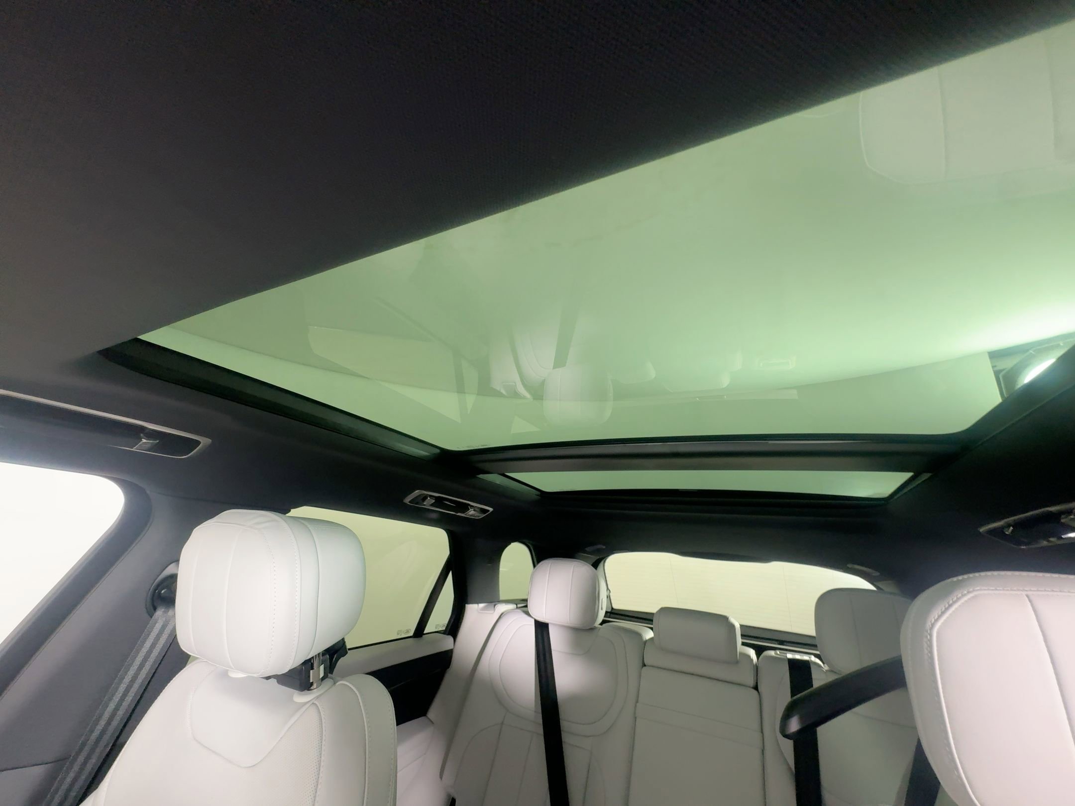 New 2025 Land Rover Range Rover Sport SE image 15