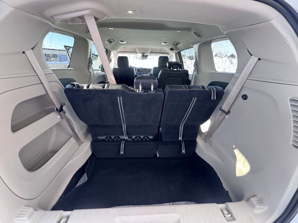 Used 2024 Chrysler Pacifica Touring-L image 27