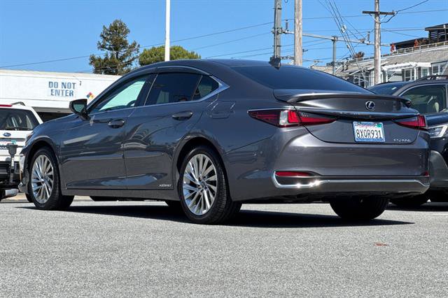 Used 2021 Lexus ES 300h w/ Accessory Package FWD image 5