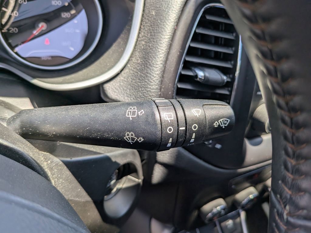 Used 2018 Jeep Compass Latitude FWD image 30