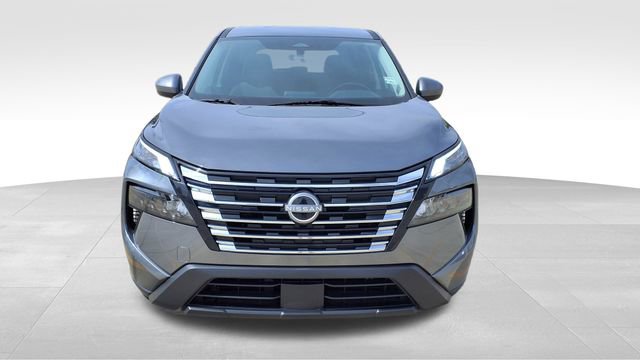 Used 2025 Nissan Rogue SV image 2