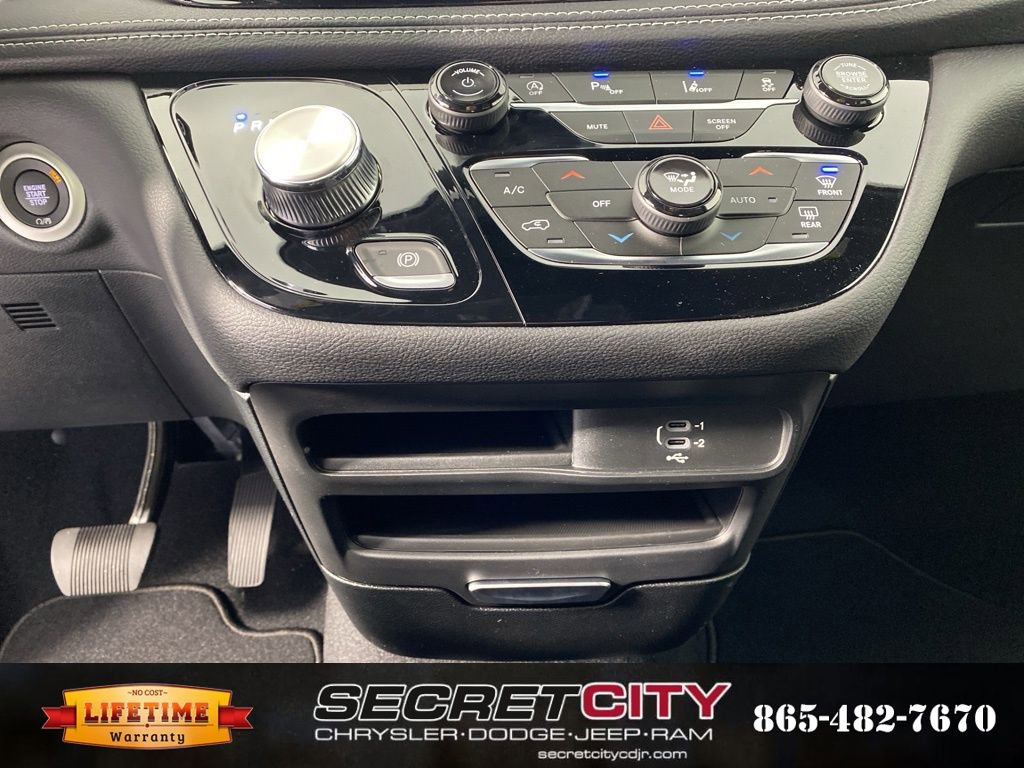 New 2026 Chrysler Pacifica Select image 25