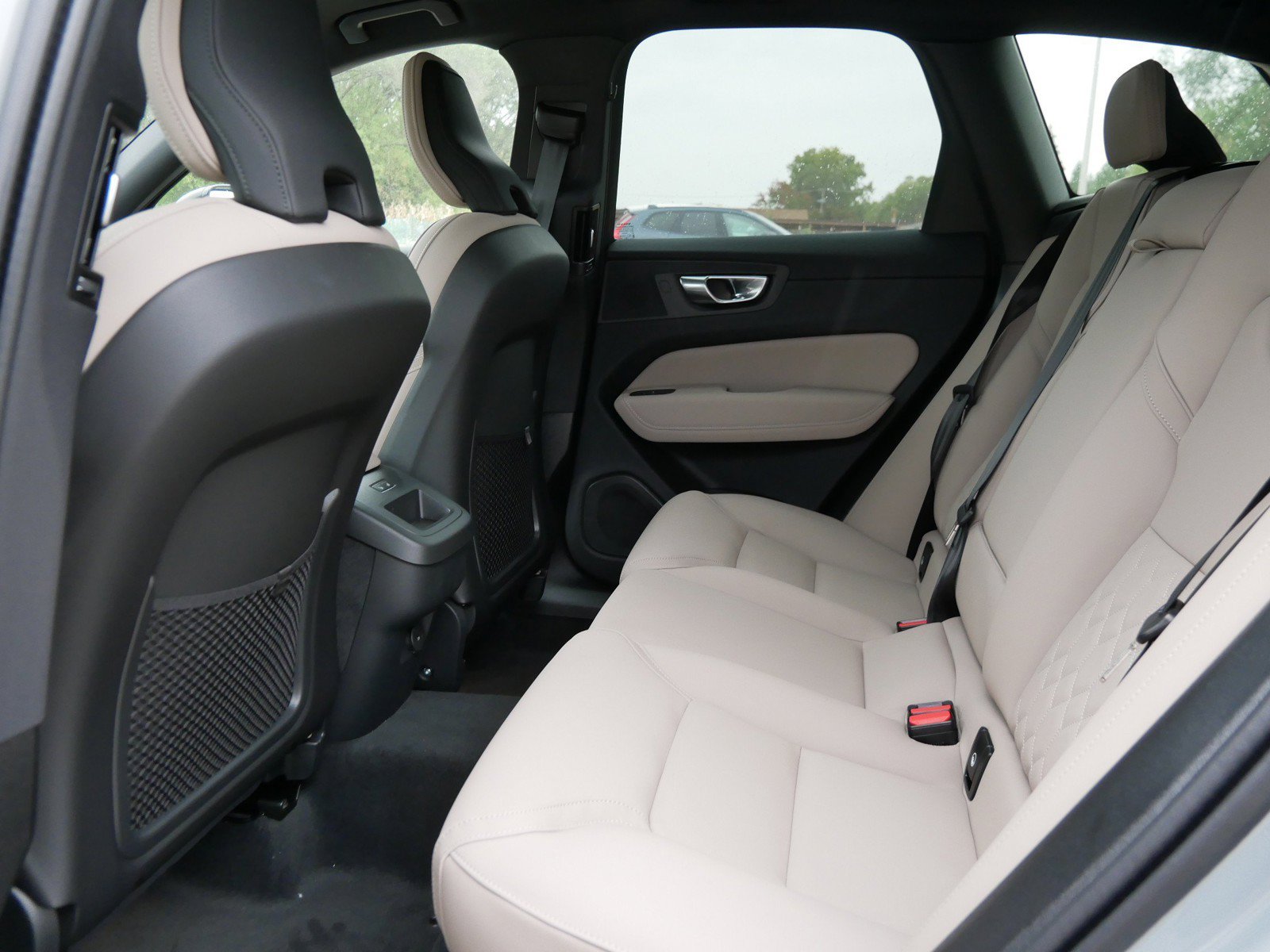 New 2027 Volvo XC60 B5 Plus AWD/4WD image 6