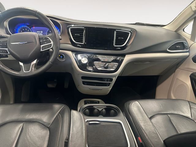 Used 2017 Chrysler Pacifica Touring-L Plus w/ Tire & Wheel Group FWD image 10