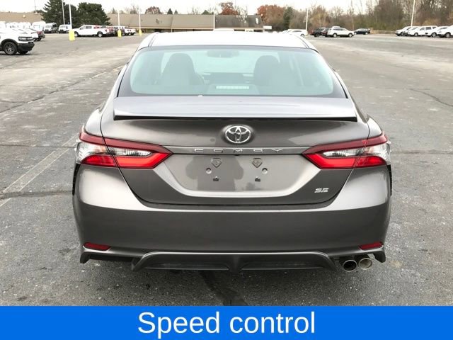 Used 2022 Toyota Camry SE image 4