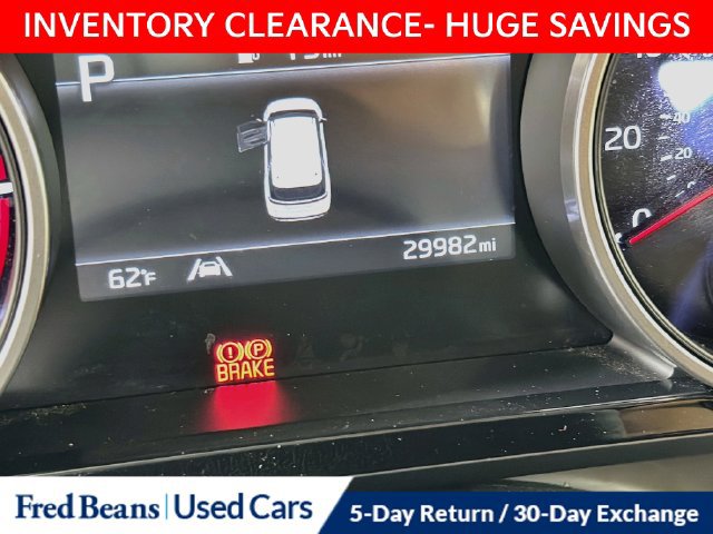 Used 2024 Kia Carnival EX FWD image 17