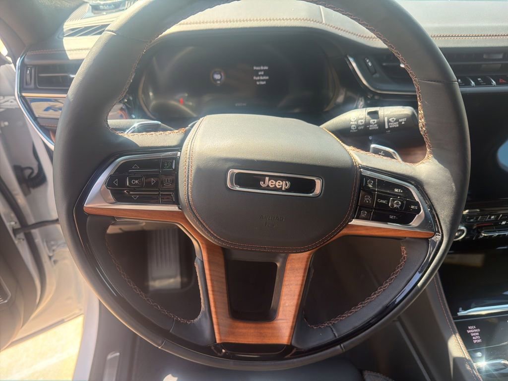 Used 2024 Jeep Grand Cherokee L Summit AWD/4WD image 9