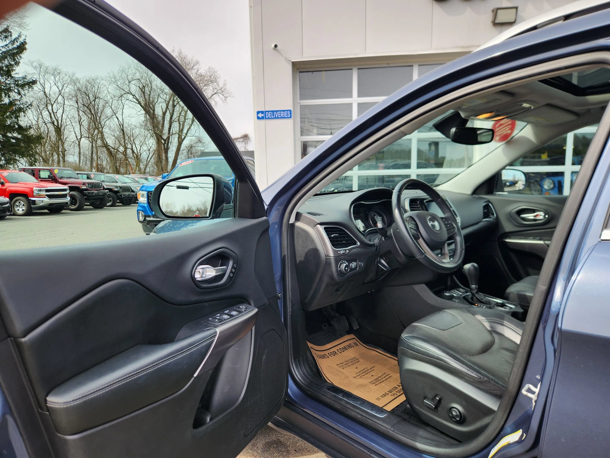 Used 2019 Jeep Cherokee Limited AWD/4WD image 25