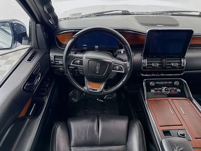 Used 2018 Lincoln Navigator L Select RWD image 25