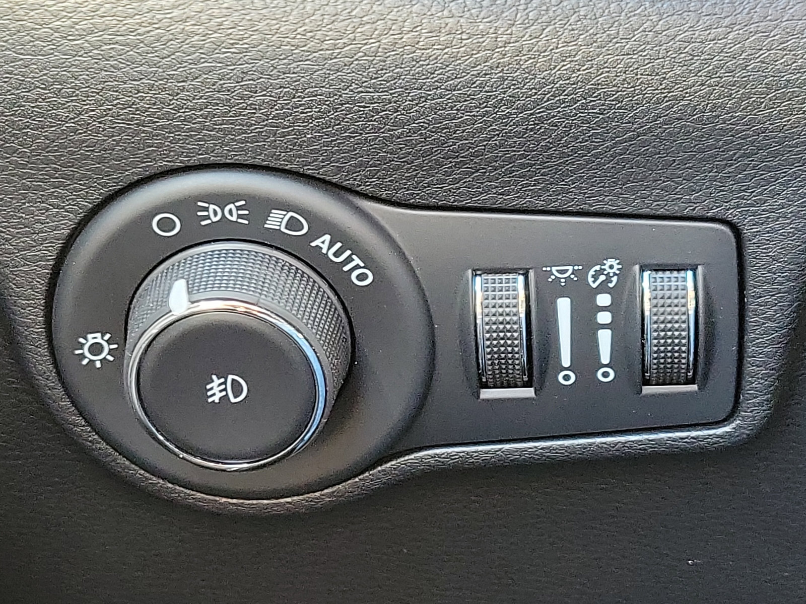 Used 2024 Jeep Compass Latitude w/ Sun and Sound Group image 17