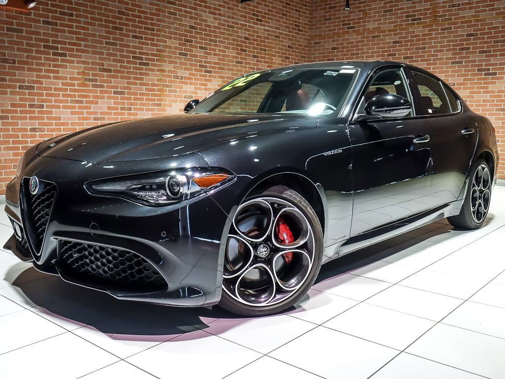 Used 2022 Alfa Romeo Giulia Veloce AWD/4WD image 2