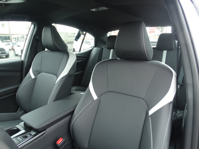New 2026 Toyota Camry Hybrid FWD image 9