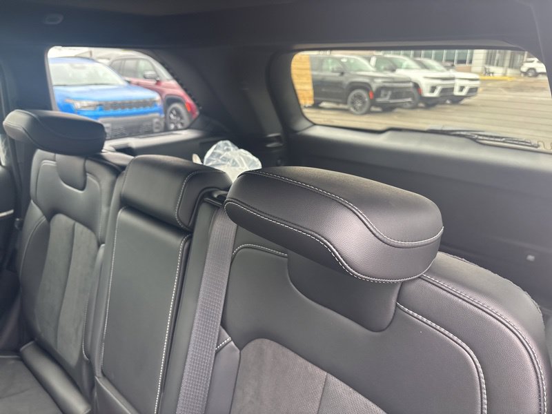New 2026 Jeep Grand Cherokee Altitude AWD/4WD image 7