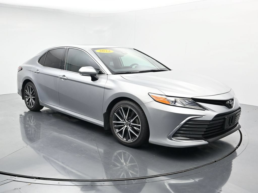Used 2022 Toyota Camry XLE FWD image 2