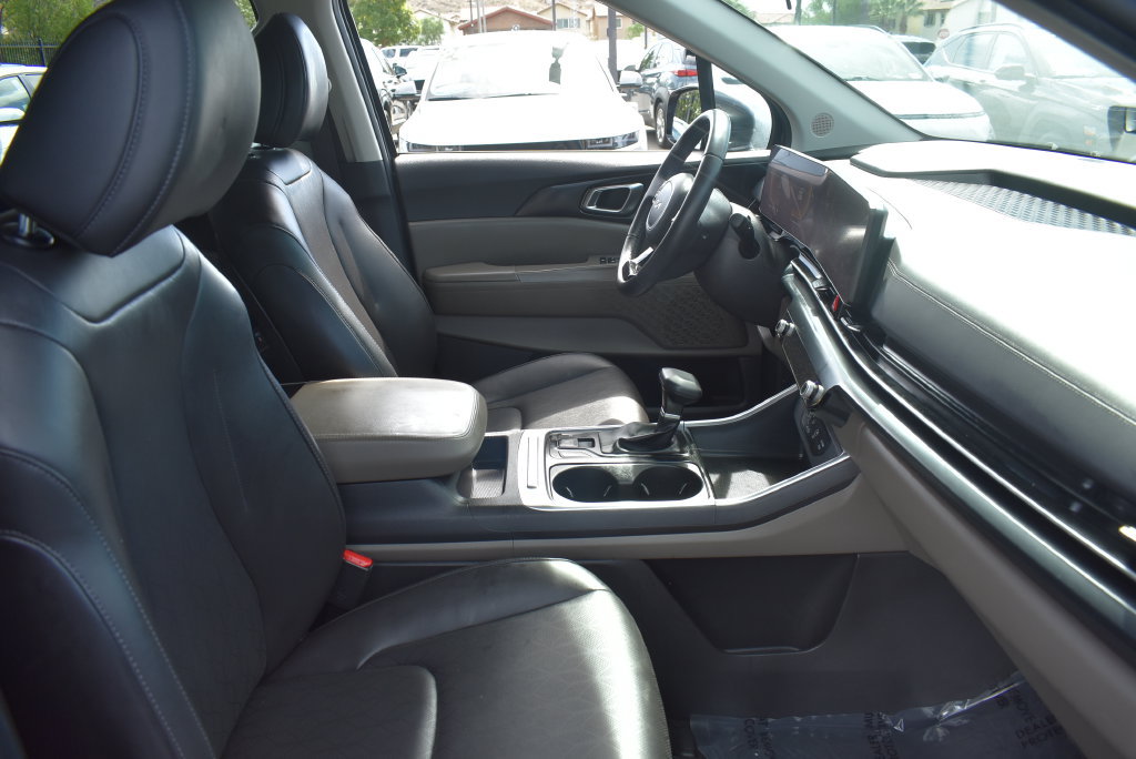 Used 2026 Kia Carnival FWD image 12