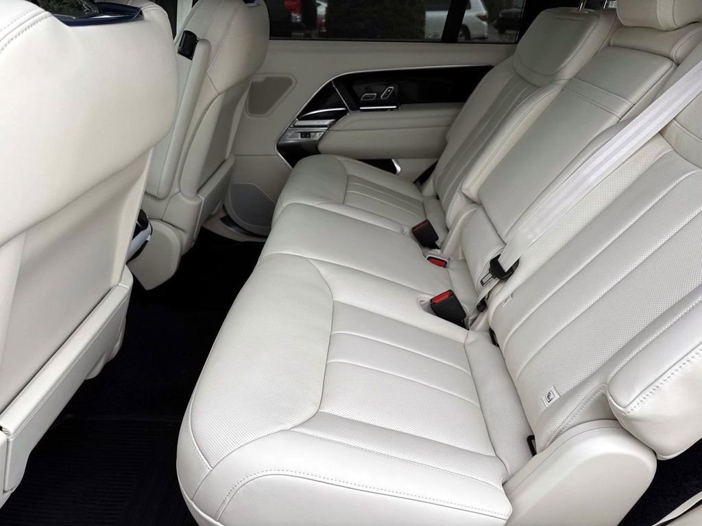 New 2026 Land Rover Range Rover Long Wheelbase SE AWD/4WD image 14
