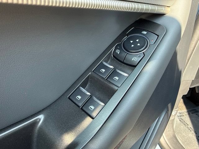 Used 2025 Ford Explorer Active AWD/4WD image 22
