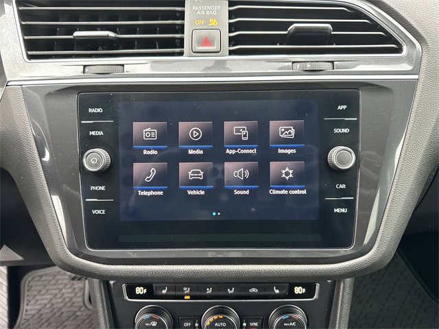 Used 2020 Volkswagen Tiguan SE R-Line image 25
