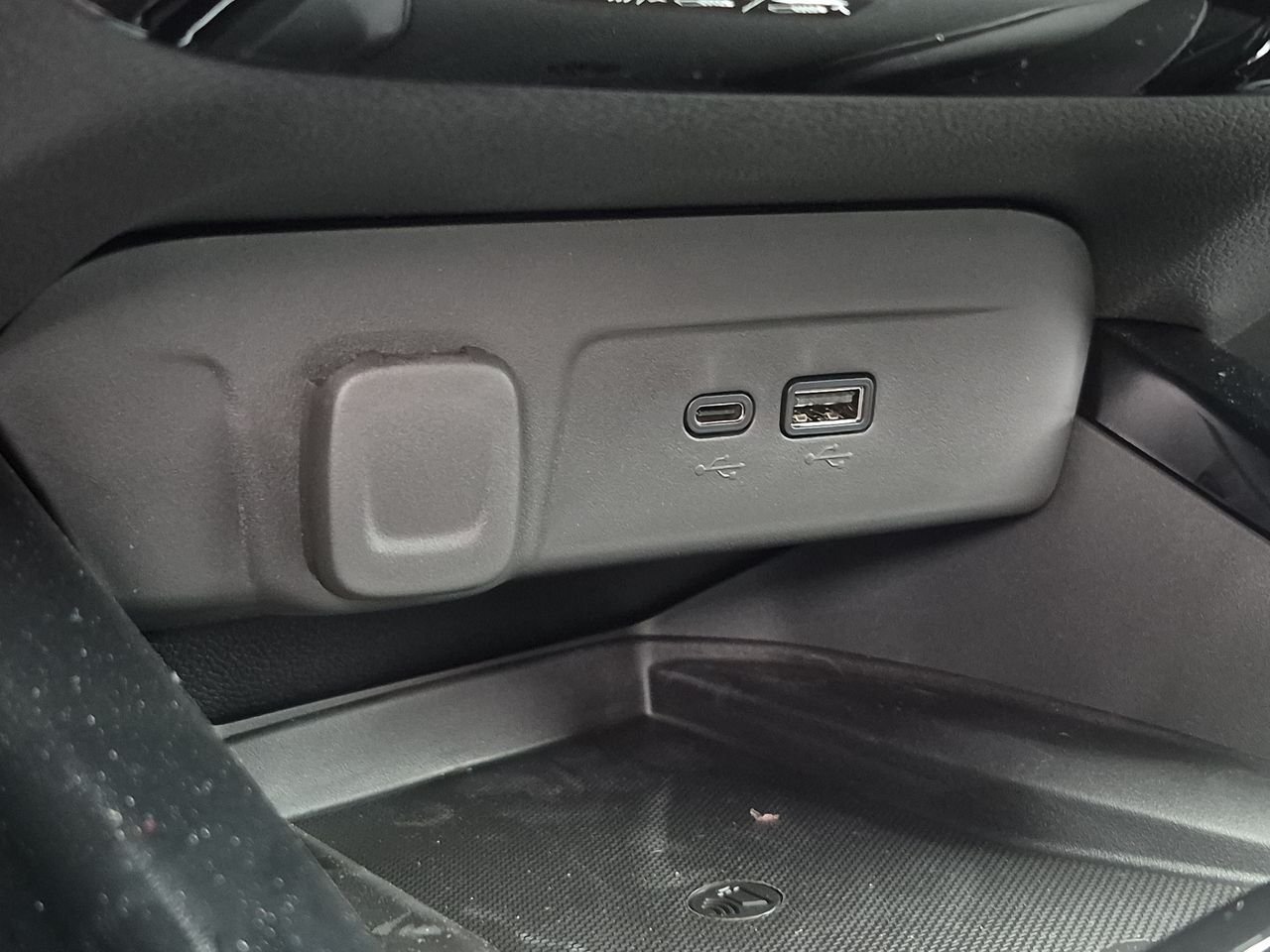 New 2026 Chevrolet Trax RS w/ Sunroof Package FWD image 18