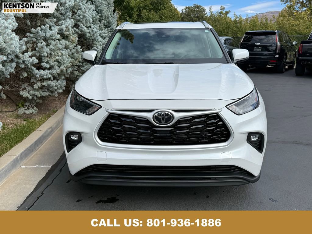 Used 2025 Toyota Highlander XLE image 1