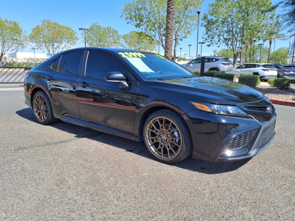 Used 2023 Toyota Camry SE image 3